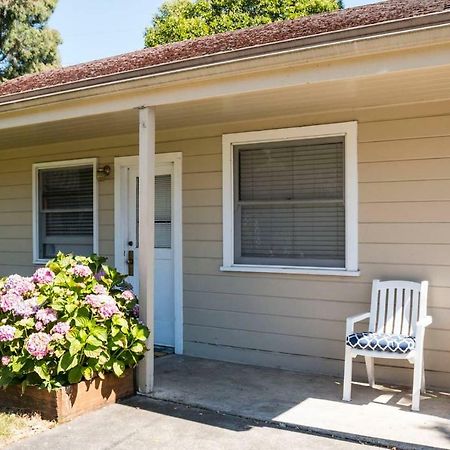 West End Neighborhood Cottage Санта-Роза Экстерьер фото